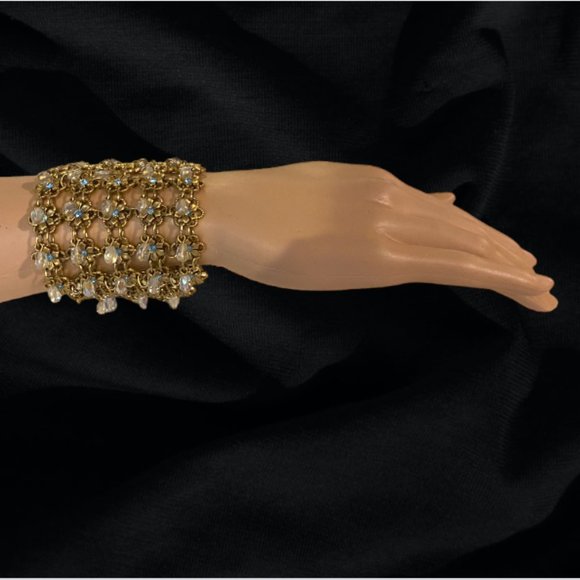 Cuff Bracelet, Gold-Toned with Baby Blue Flowers, Vintage - Picture 8 of 9